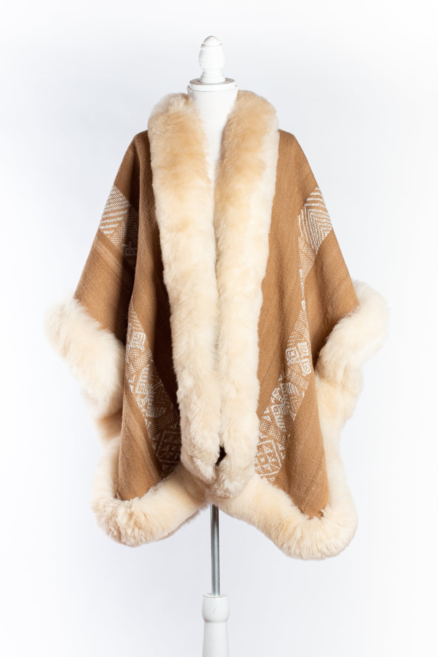 008 | Beige Handwoven Alpaca Cape