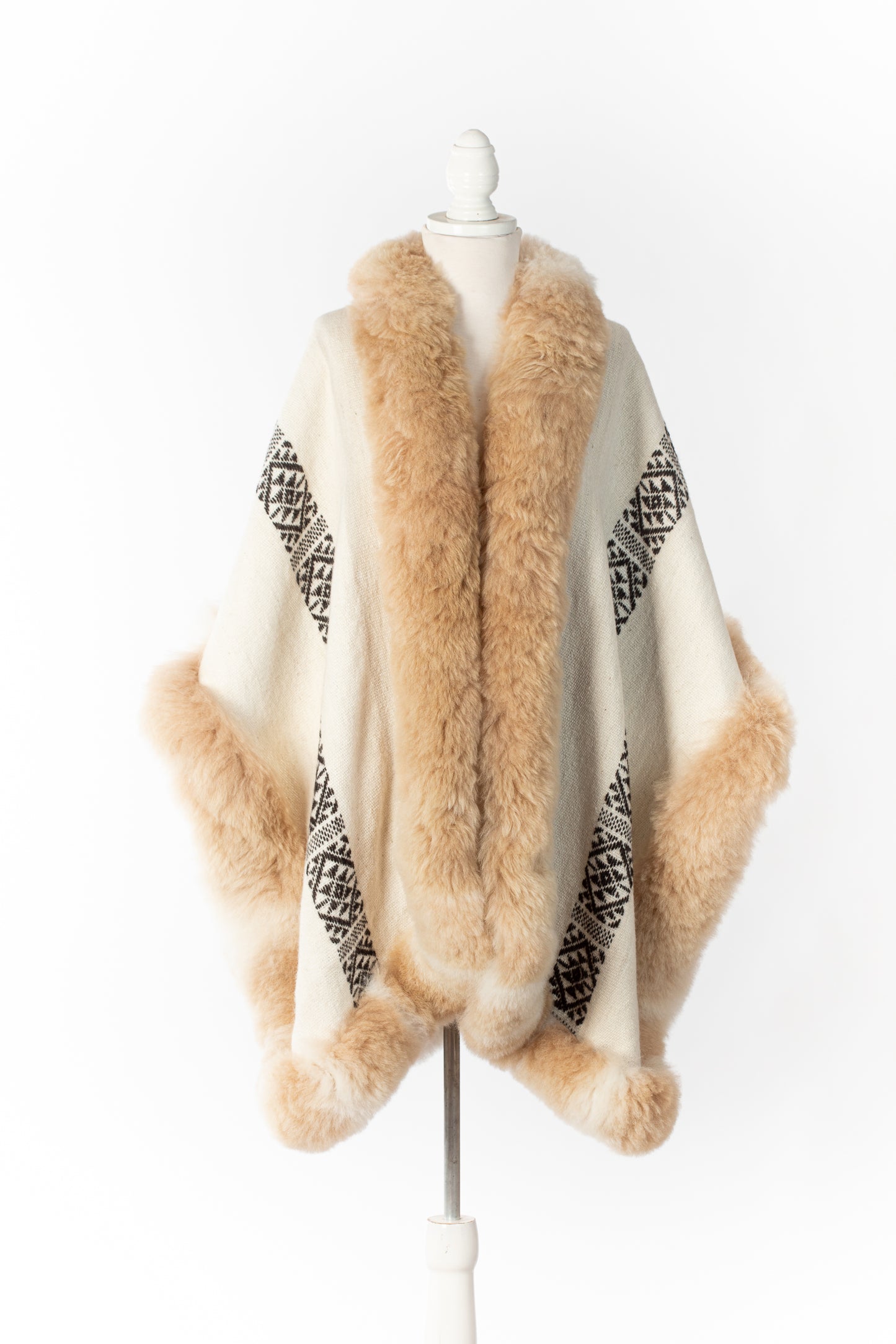 057 | Cream Handwoven Alpaca Cape